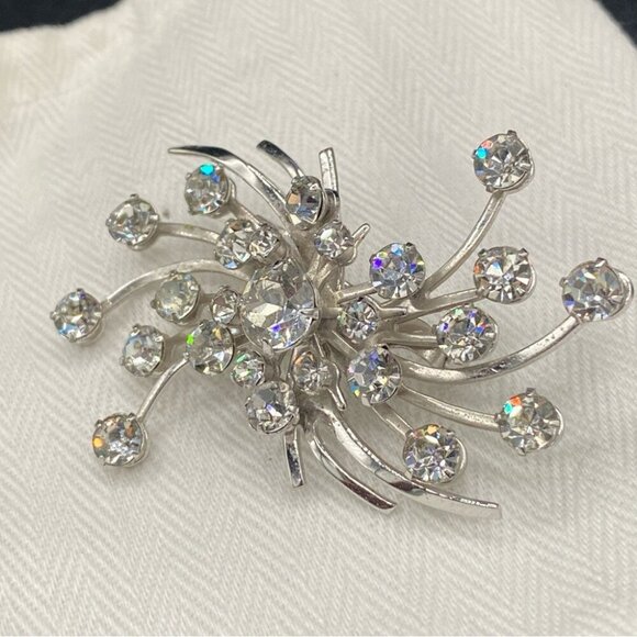 Emmons 'Fiery Ice' Sparkly Starburst Spray Brooch with Clear Rhinestones 2.5in - Picture 3 of 9